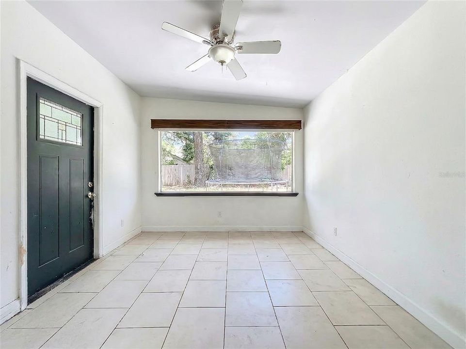 На продажу: $269,000 (4 спален, 2 ванн, 1390 Квадратных фут)