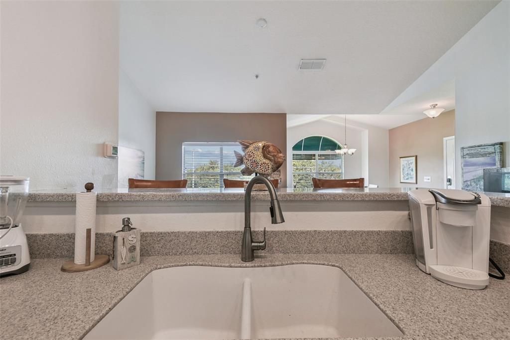 Active With Contract: $254,900 (2 beds, 2 baths, 925 Square Feet)