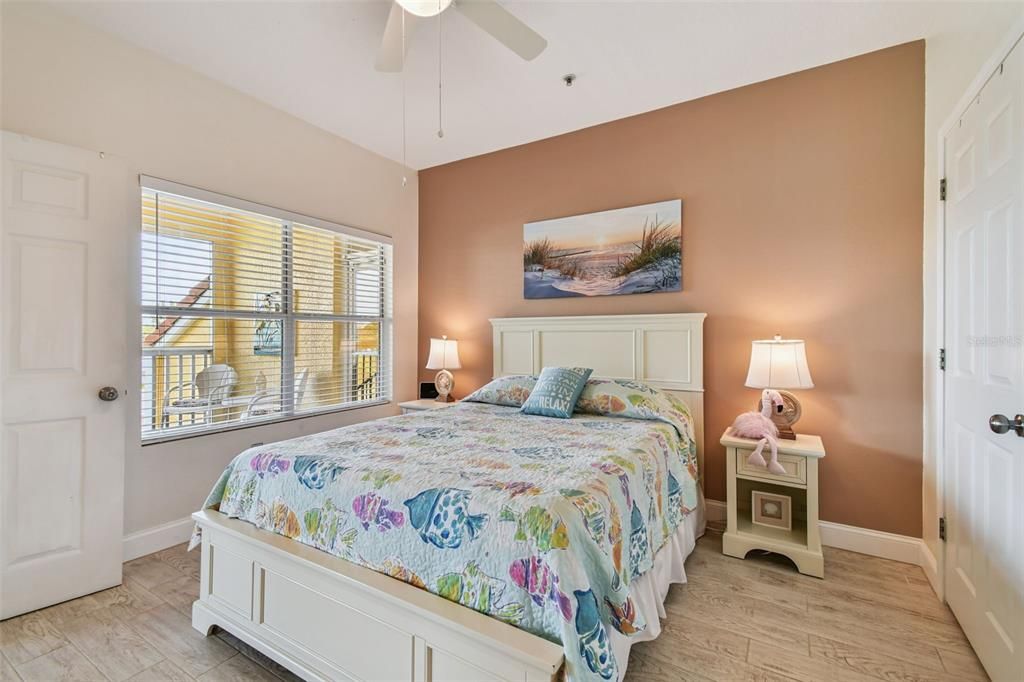 Active With Contract: $254,900 (2 beds, 2 baths, 925 Square Feet)