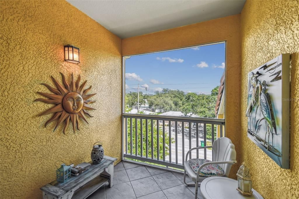 Active With Contract: $254,900 (2 beds, 2 baths, 925 Square Feet)