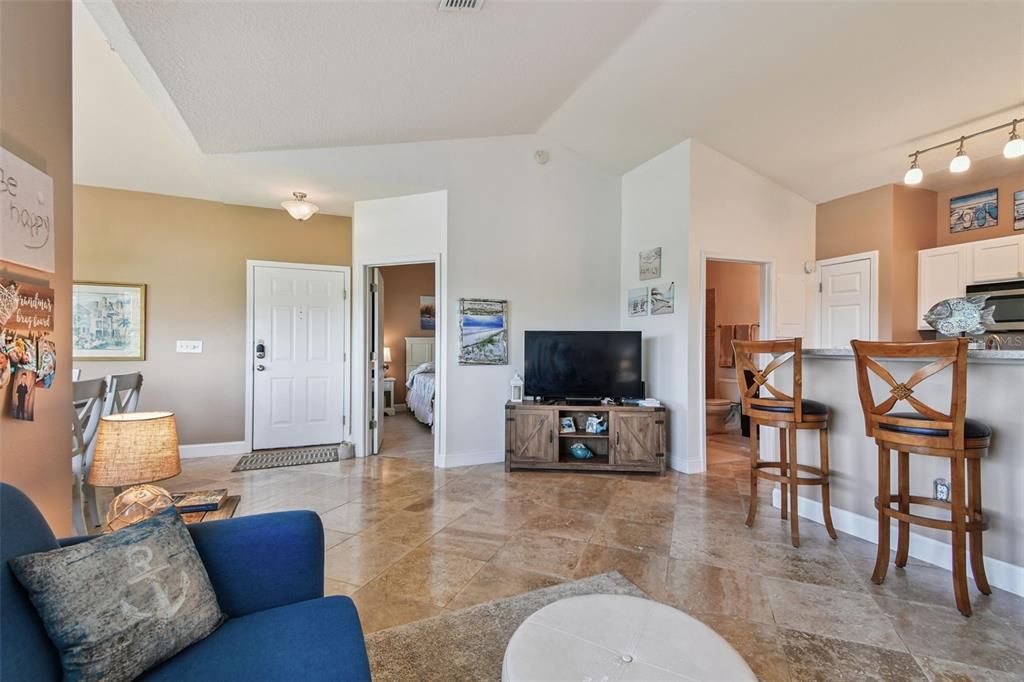 Active With Contract: $254,900 (2 beds, 2 baths, 925 Square Feet)