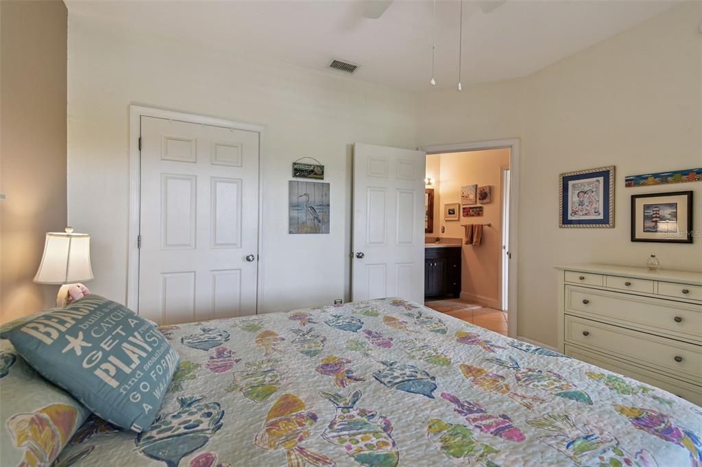 Active With Contract: $254,900 (2 beds, 2 baths, 925 Square Feet)