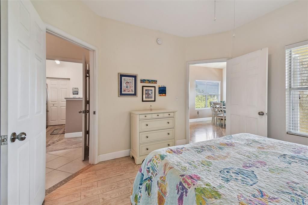 Active With Contract: $254,900 (2 beds, 2 baths, 925 Square Feet)