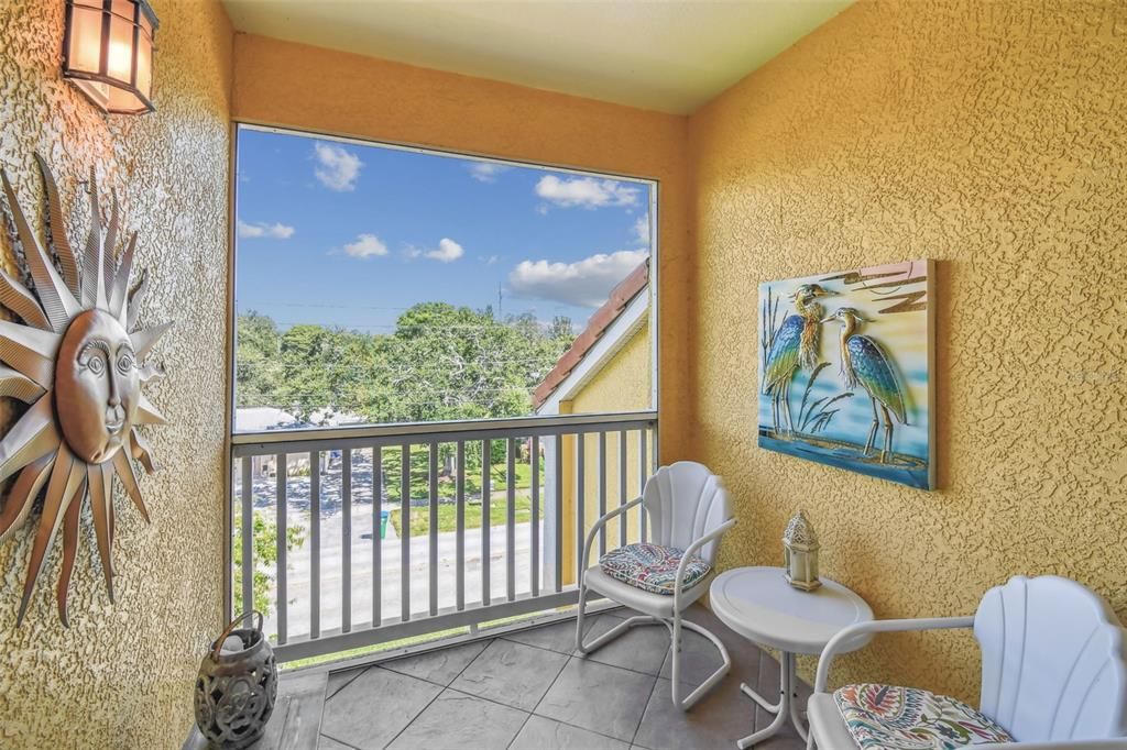 Active With Contract: $254,900 (2 beds, 2 baths, 925 Square Feet)