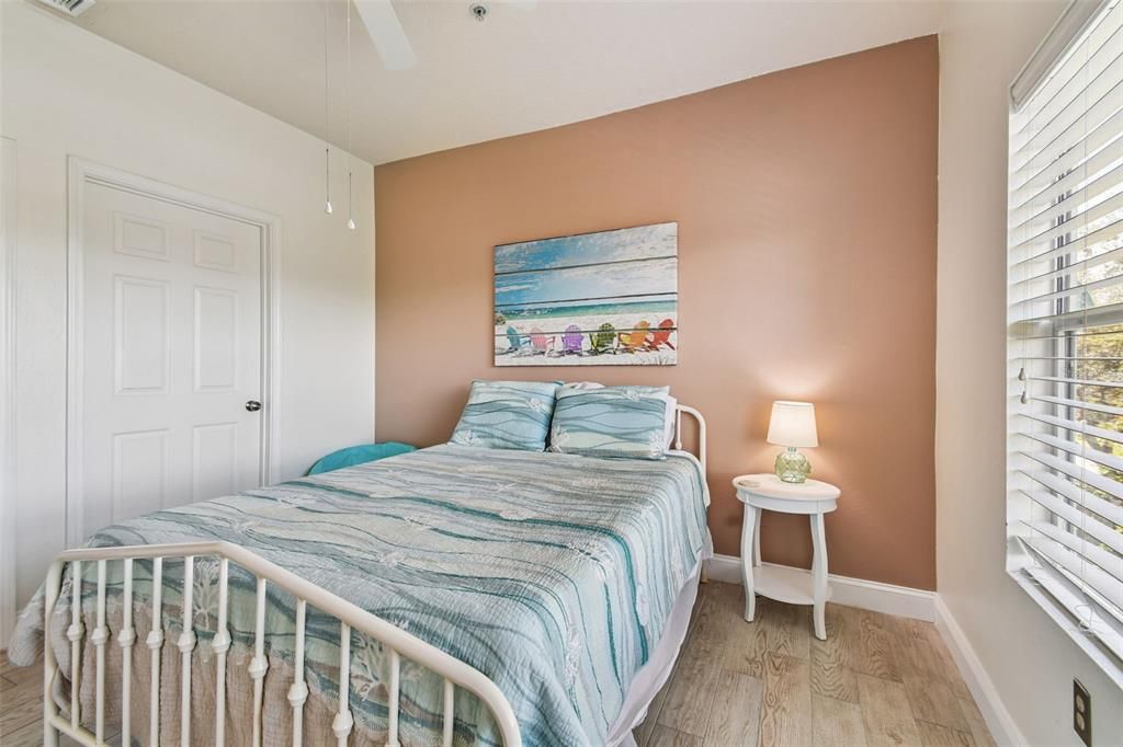 Active With Contract: $254,900 (2 beds, 2 baths, 925 Square Feet)