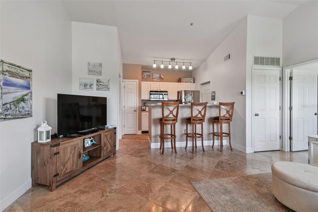 Active With Contract: $254,900 (2 beds, 2 baths, 925 Square Feet)