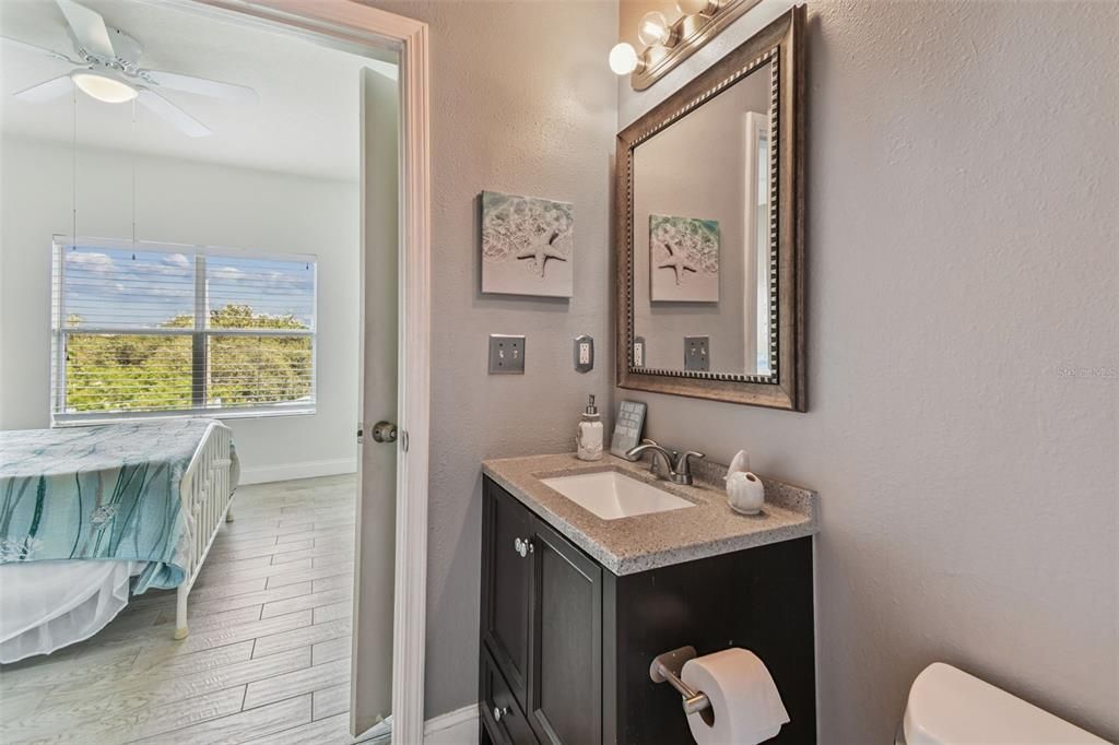 Active With Contract: $254,900 (2 beds, 2 baths, 925 Square Feet)
