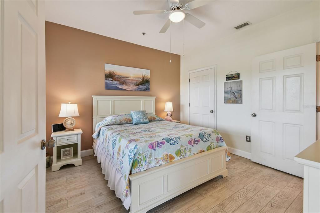 Active With Contract: $254,900 (2 beds, 2 baths, 925 Square Feet)