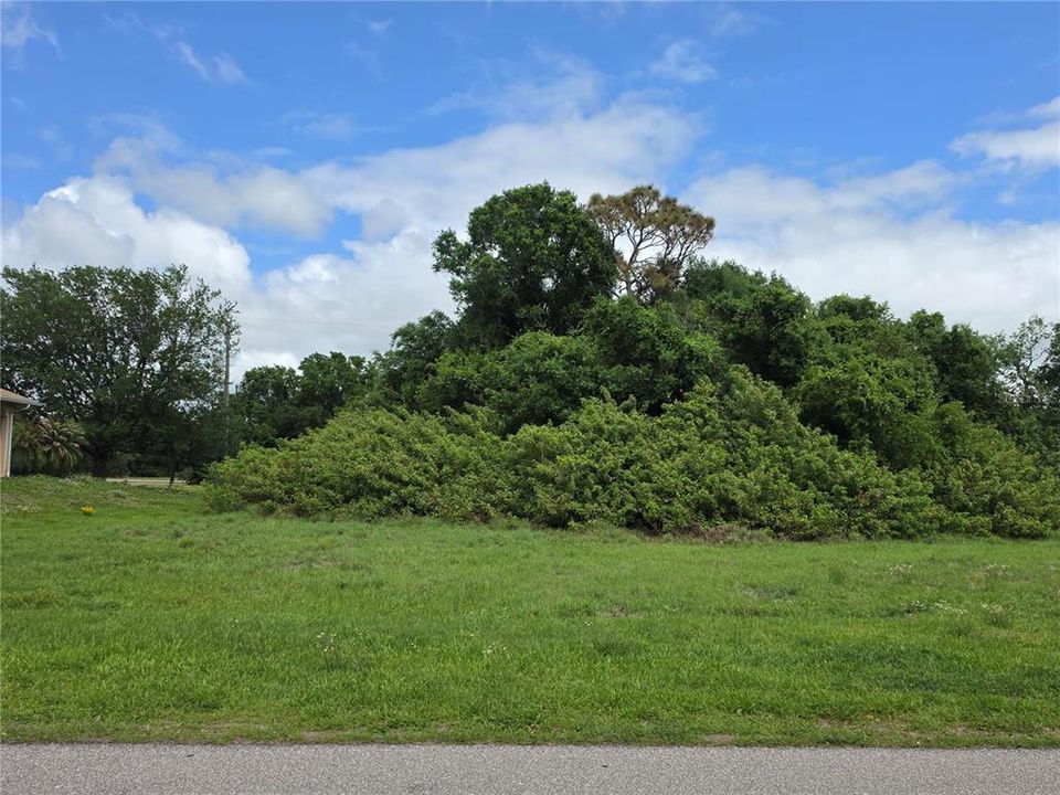 На продажу: $18,000 (0.23 acres)