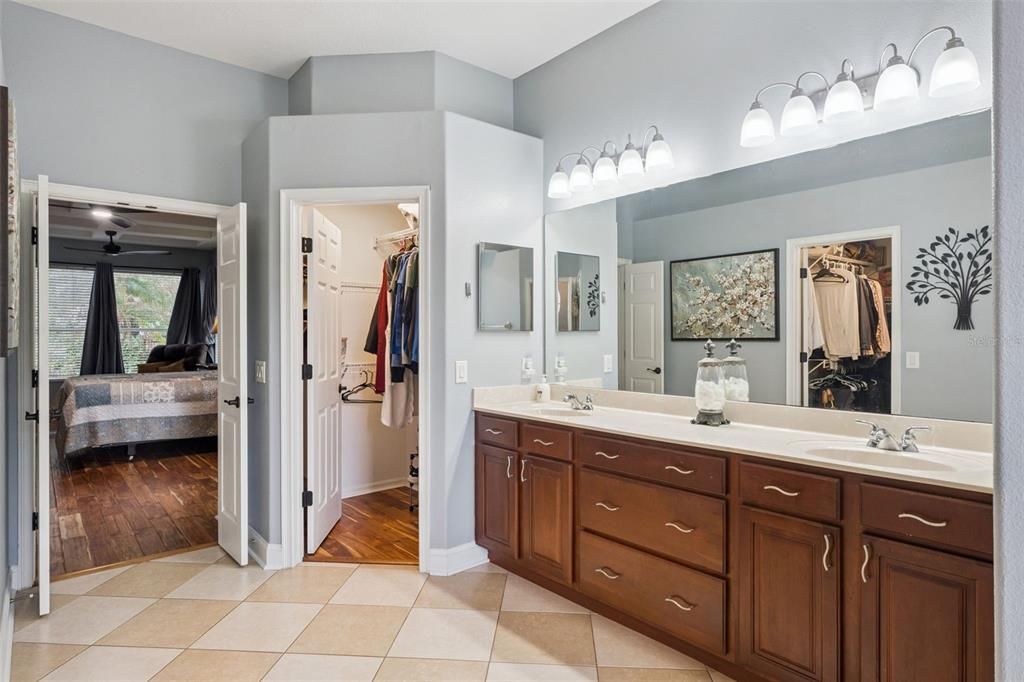For Sale: $815,000 (6 beds, 3 baths, 3686 Square Feet)