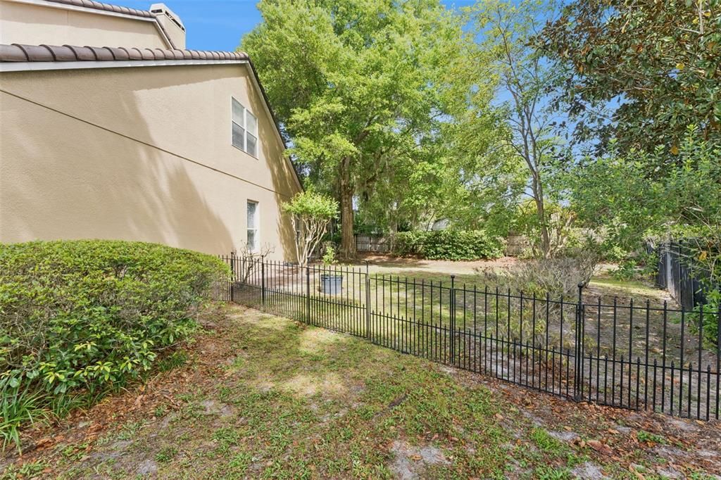 For Sale: $815,000 (6 beds, 3 baths, 3686 Square Feet)