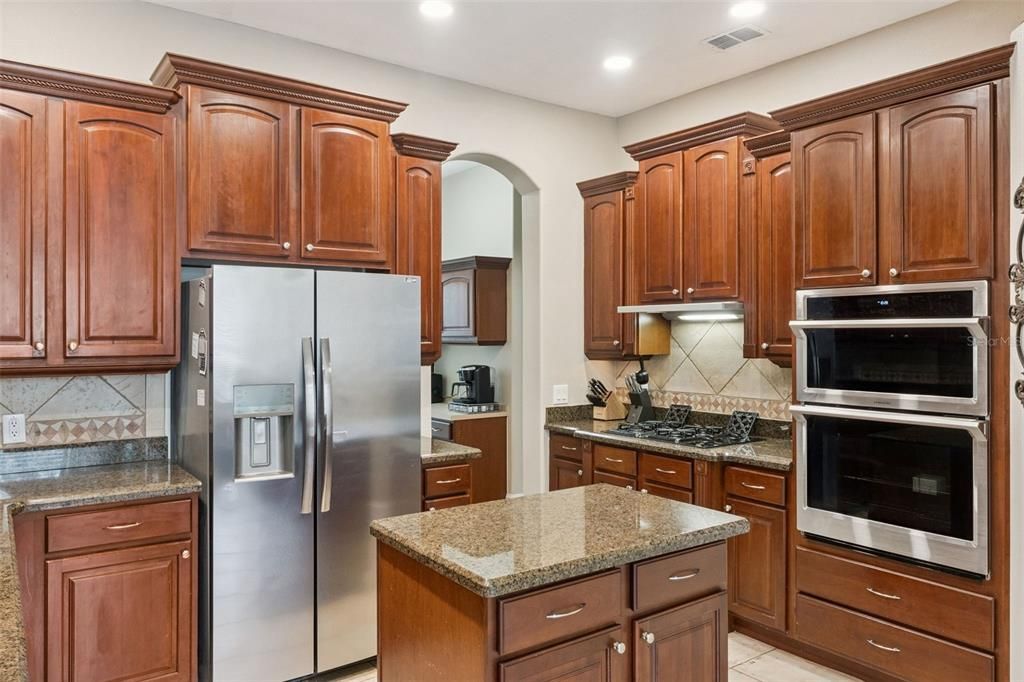 For Sale: $815,000 (6 beds, 3 baths, 3686 Square Feet)