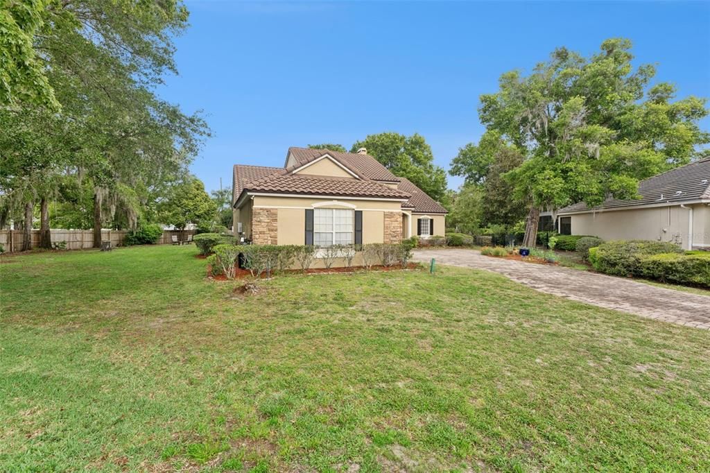 For Sale: $815,000 (6 beds, 3 baths, 3686 Square Feet)