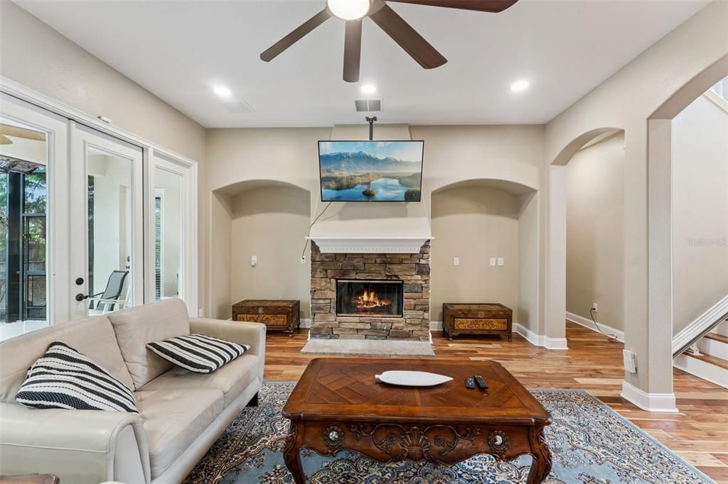 For Sale: $815,000 (6 beds, 3 baths, 3686 Square Feet)