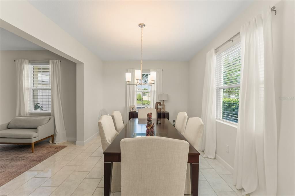 Activo con contrato: $699,000 (5 camas, 3 baños, 3795 Pies cuadrados)