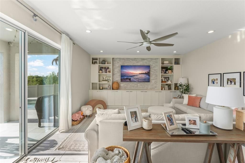 Activo con contrato: $699,000 (5 camas, 3 baños, 3795 Pies cuadrados)