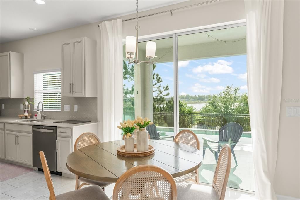 Activo con contrato: $699,000 (5 camas, 3 baños, 3795 Pies cuadrados)
