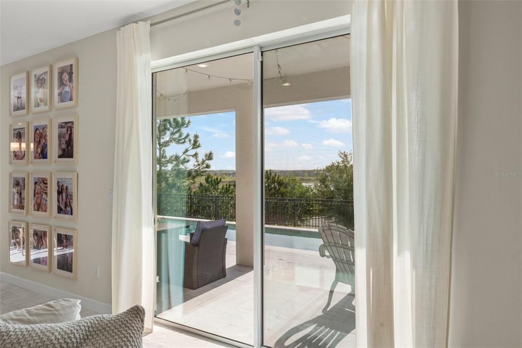 Activo con contrato: $699,000 (5 camas, 3 baños, 3795 Pies cuadrados)