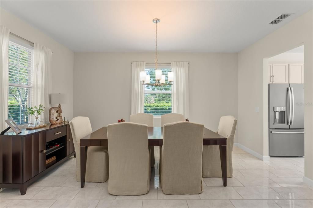 Activo con contrato: $699,000 (5 camas, 3 baños, 3795 Pies cuadrados)