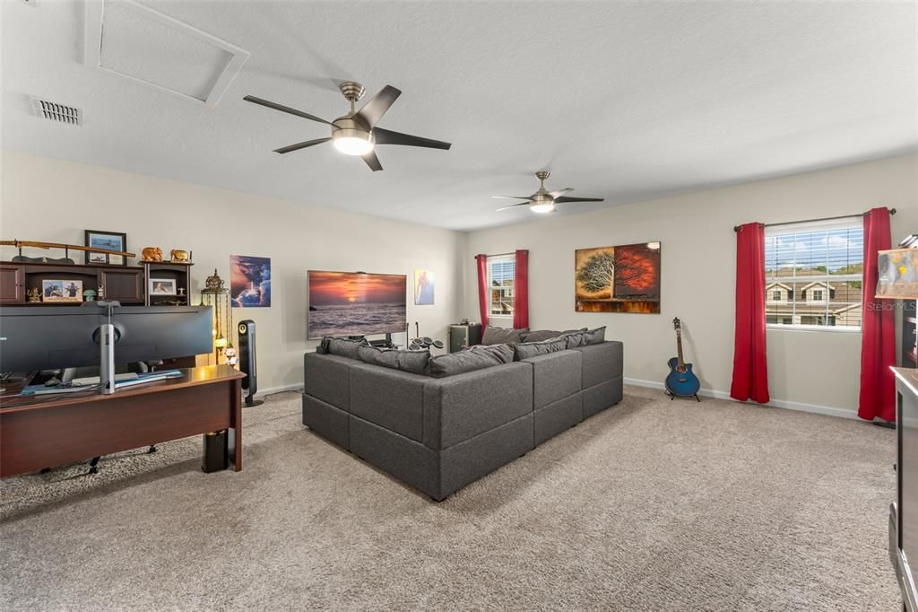 Activo con contrato: $699,000 (5 camas, 3 baños, 3795 Pies cuadrados)
