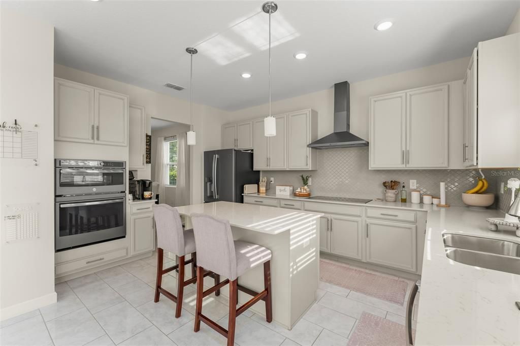 Activo con contrato: $699,000 (5 camas, 3 baños, 3795 Pies cuadrados)