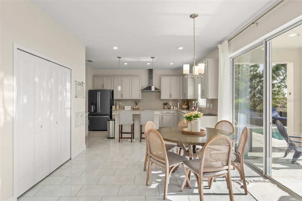 Activo con contrato: $699,000 (5 camas, 3 baños, 3795 Pies cuadrados)