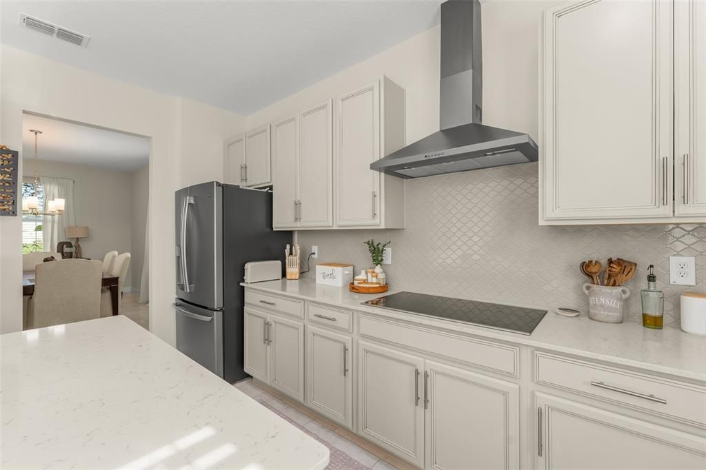 Activo con contrato: $699,000 (5 camas, 3 baños, 3795 Pies cuadrados)