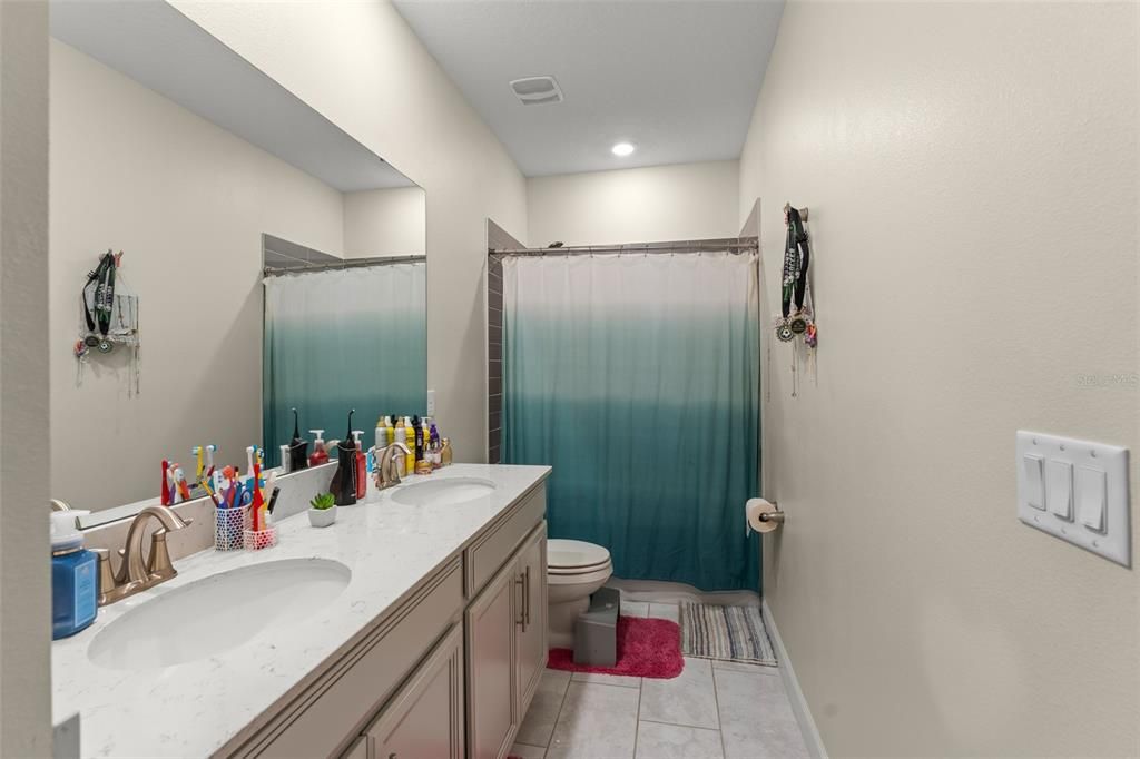 Activo con contrato: $699,000 (5 camas, 3 baños, 3795 Pies cuadrados)