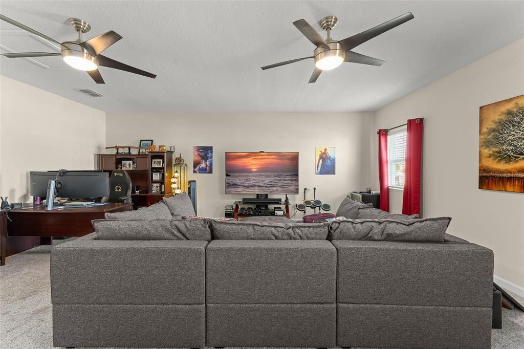 Activo con contrato: $699,000 (5 camas, 3 baños, 3795 Pies cuadrados)