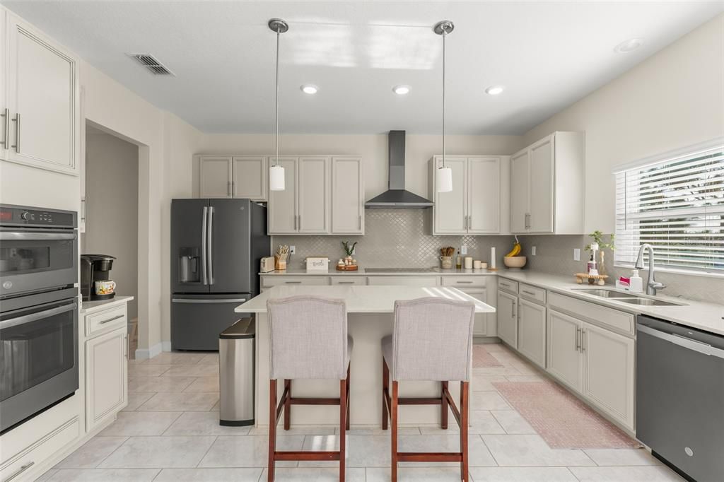 Activo con contrato: $699,000 (5 camas, 3 baños, 3795 Pies cuadrados)