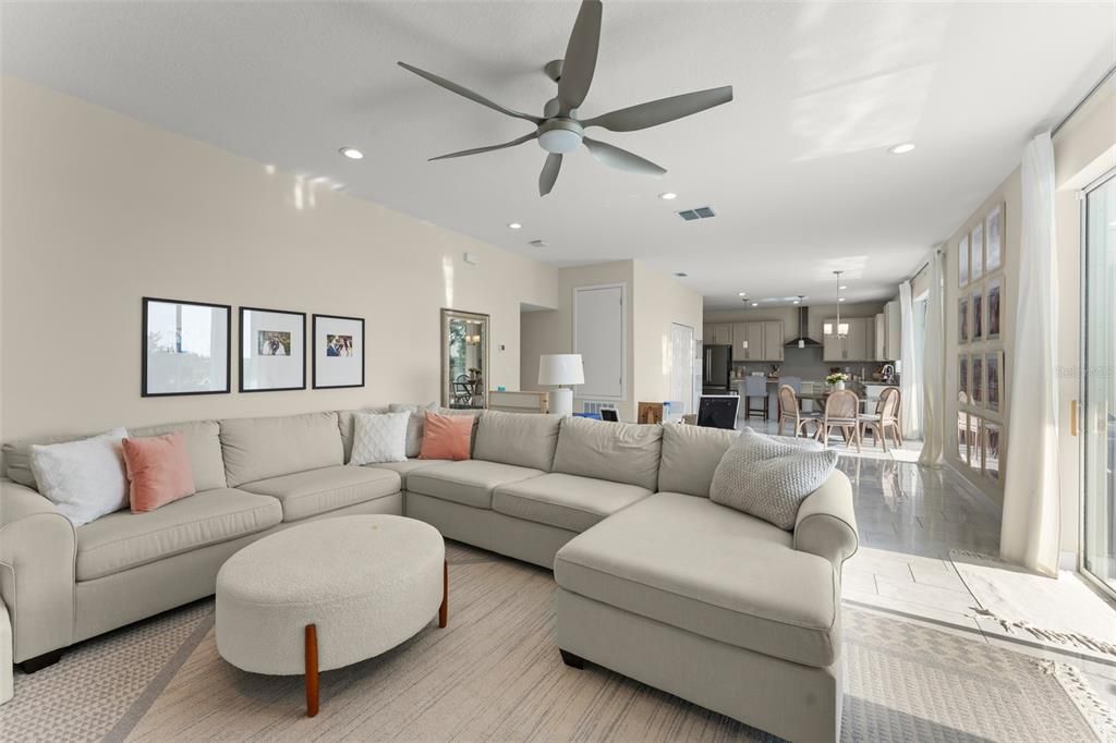 Activo con contrato: $699,000 (5 camas, 3 baños, 3795 Pies cuadrados)
