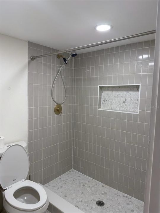 В аренду: $1,900 (1 спален, 1 ванн, 1896 Квадратных фут)