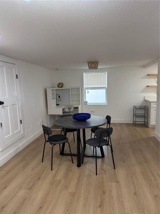 В аренду: $1,900 (1 спален, 1 ванн, 1896 Квадратных фут)