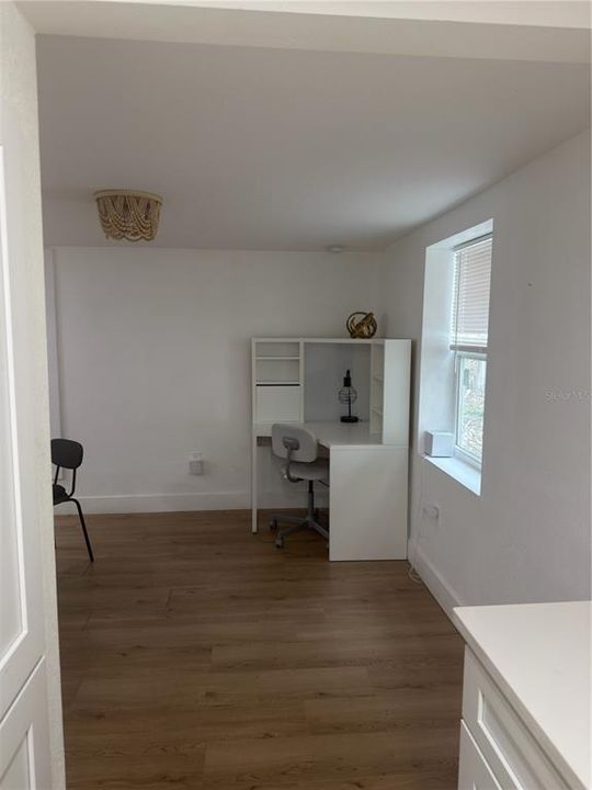 В аренду: $1,900 (1 спален, 1 ванн, 1896 Квадратных фут)