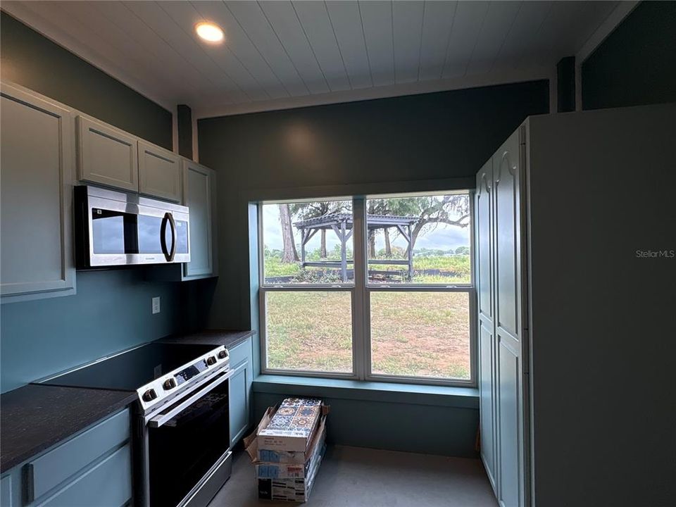 For Rent: $1,250 (1 beds, 1 baths, 448 Square Feet)