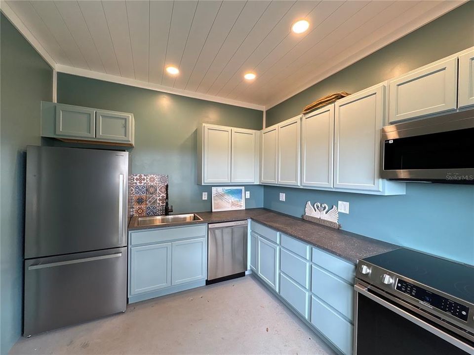 For Rent: $1,250 (1 beds, 1 baths, 448 Square Feet)