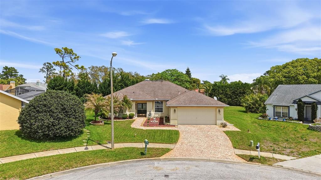 Activo con contrato: $365,000 (3 camas, 2 baños, 1776 Pies cuadrados)