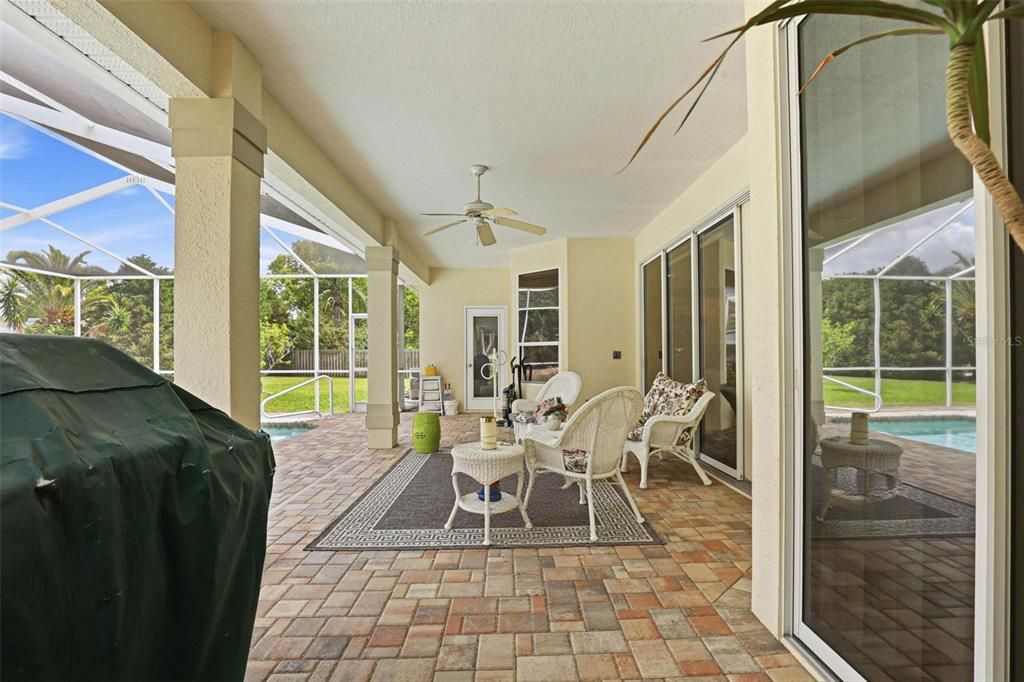 Activo con contrato: $365,000 (3 camas, 2 baños, 1776 Pies cuadrados)