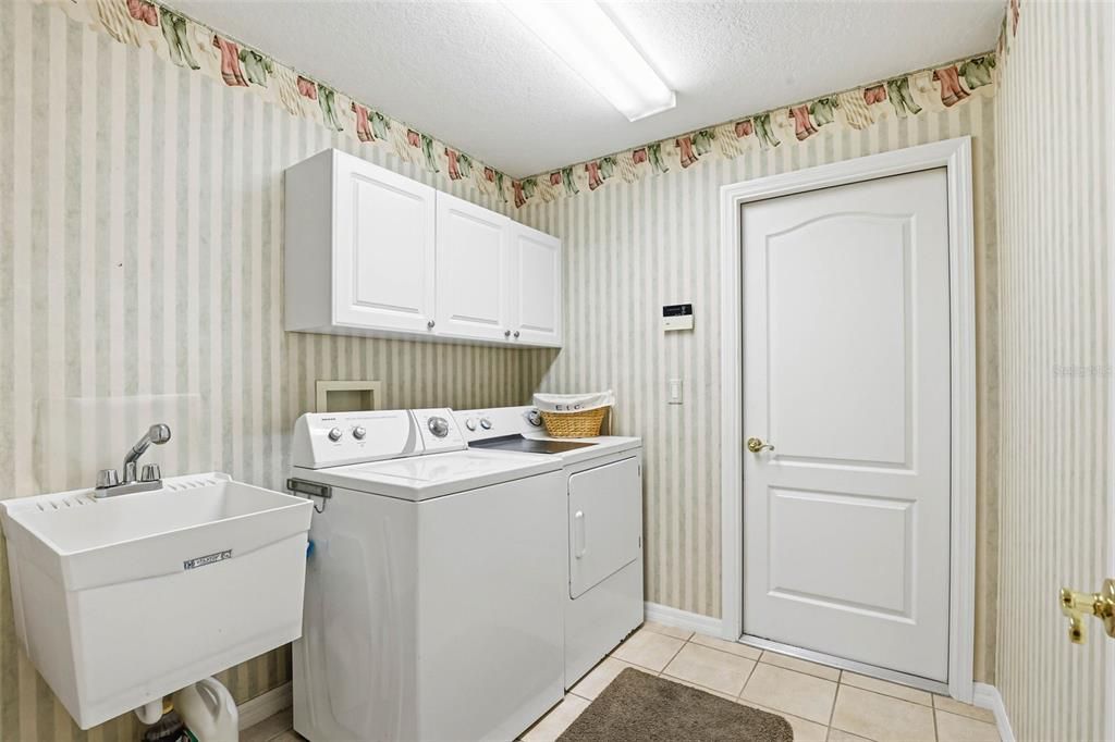 Activo con contrato: $365,000 (3 camas, 2 baños, 1776 Pies cuadrados)