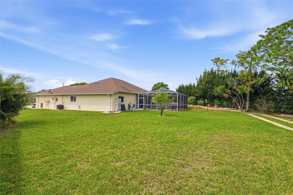 Activo con contrato: $365,000 (3 camas, 2 baños, 1776 Pies cuadrados)
