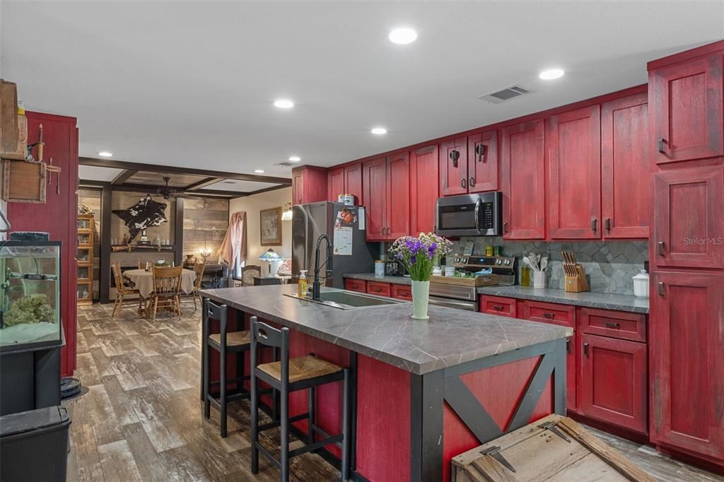 Active With Contract: $317,500 (3 beds, 2 baths, 1680 Square Feet)