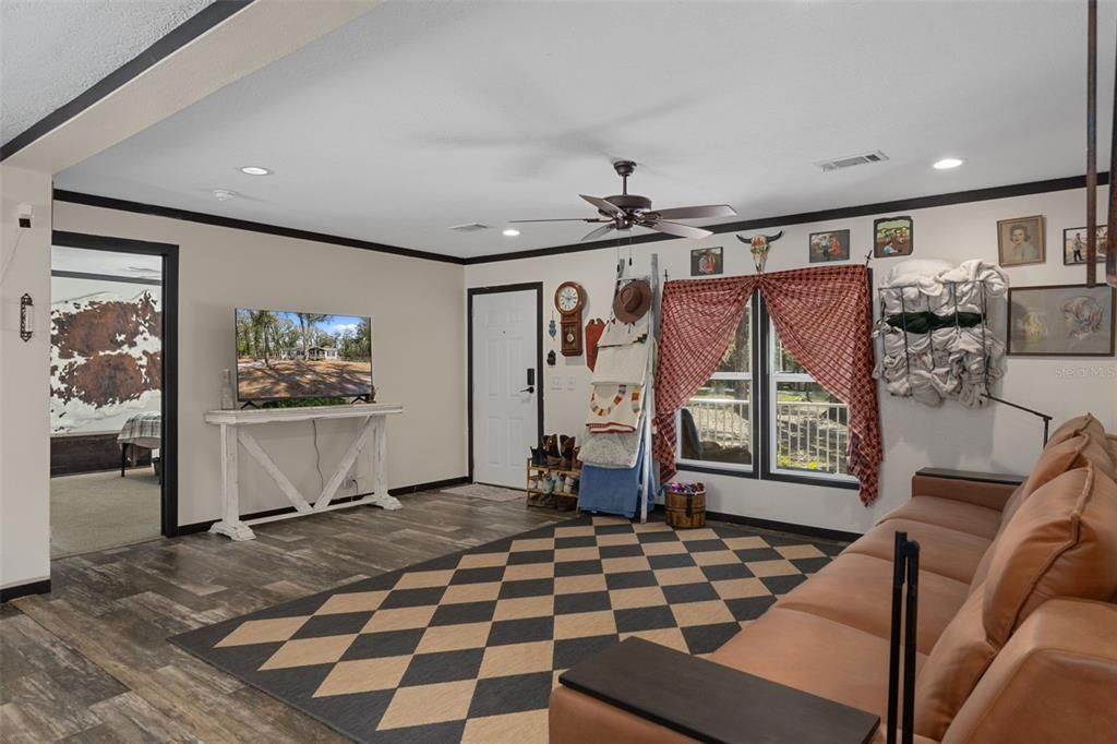 Active With Contract: $317,500 (3 beds, 2 baths, 1680 Square Feet)