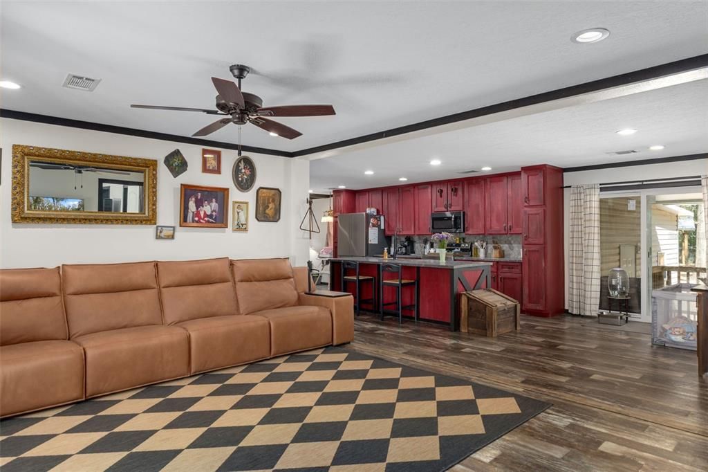 Active With Contract: $317,500 (3 beds, 2 baths, 1680 Square Feet)