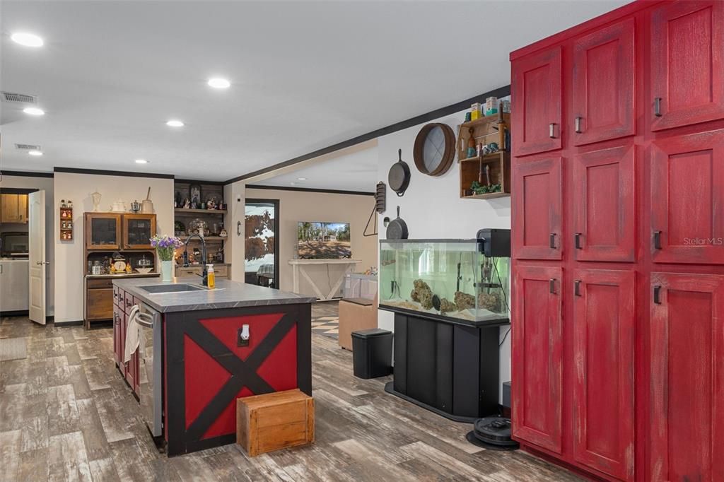 Active With Contract: $317,500 (3 beds, 2 baths, 1680 Square Feet)
