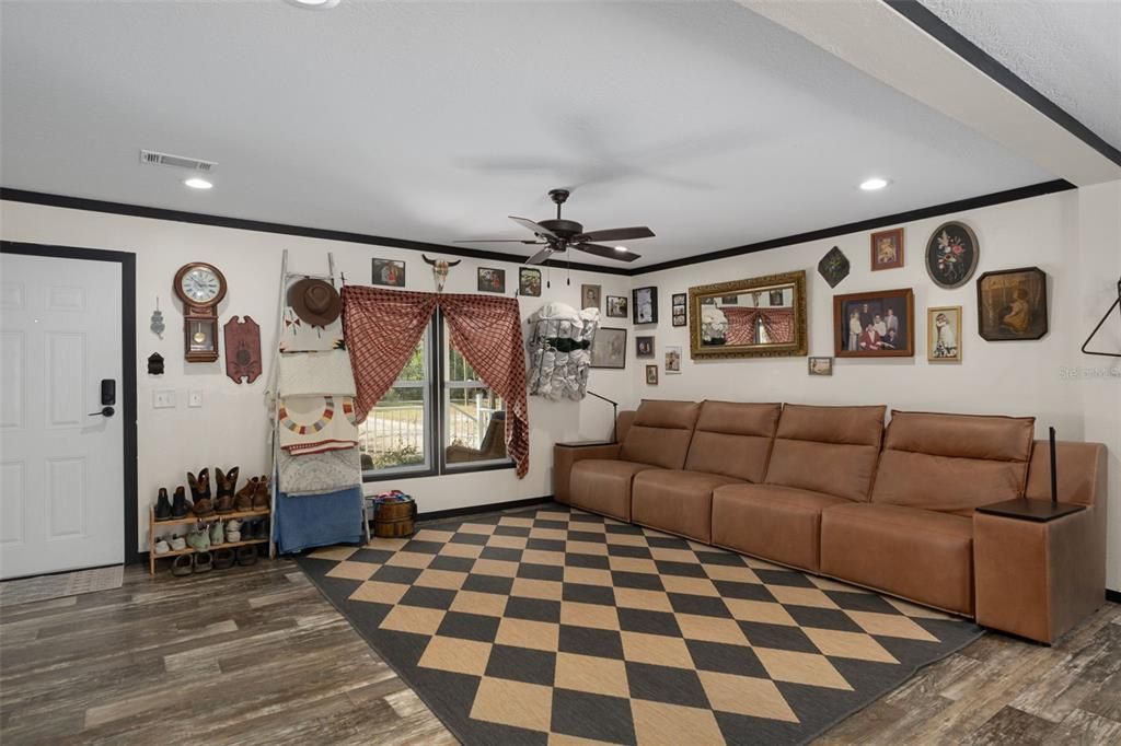 Active With Contract: $317,500 (3 beds, 2 baths, 1680 Square Feet)