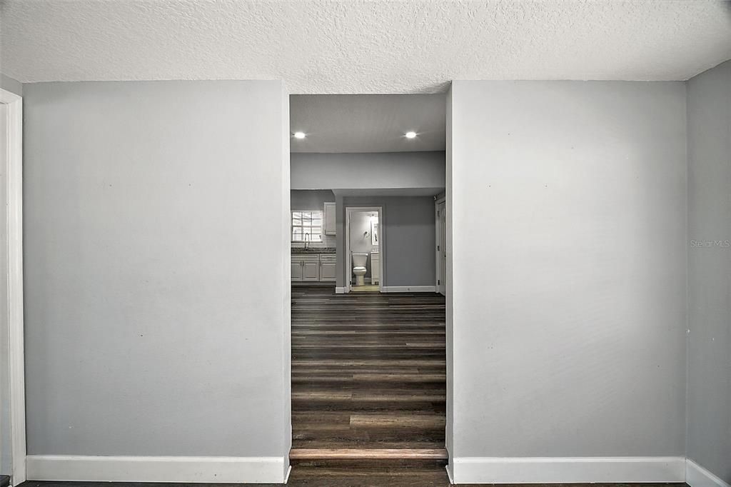 待售: $285,000 (2 贝兹, 1 浴室, 1292 平方英尺)