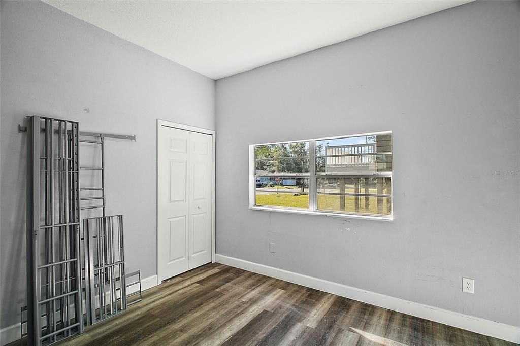 待售: $285,000 (2 贝兹, 1 浴室, 1292 平方英尺)