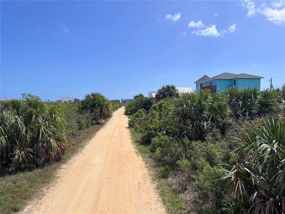待售: $250,000 (0.18 acres)