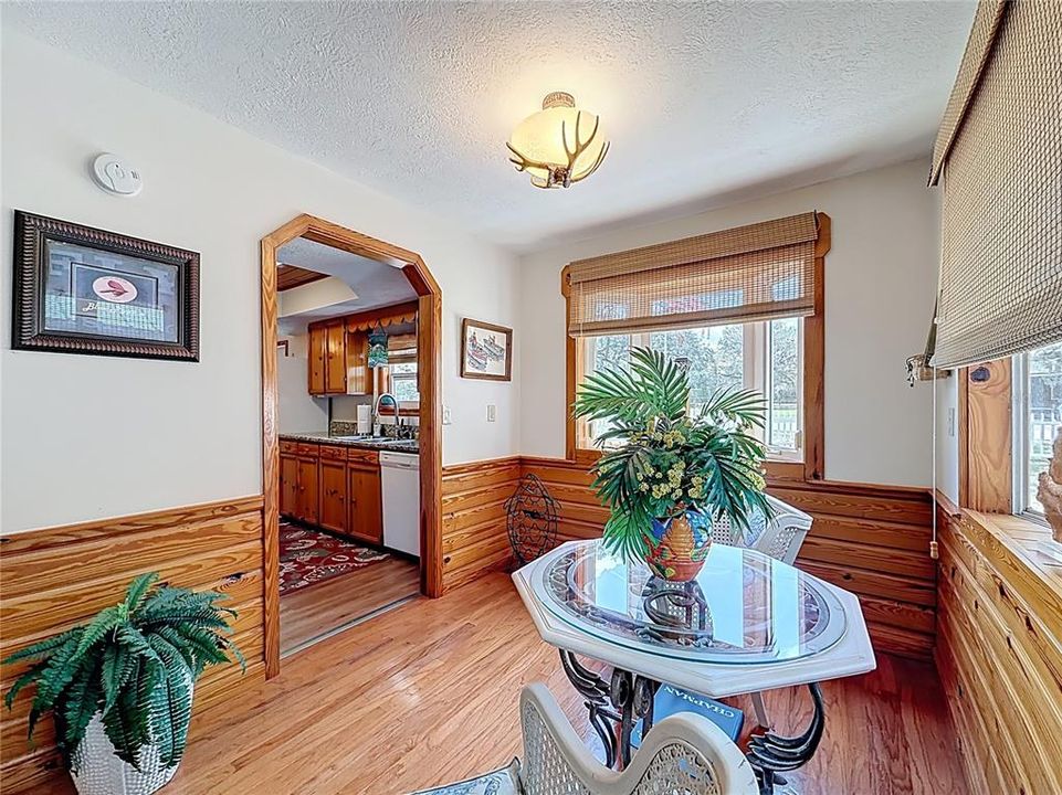 На продажу: $269,900 (2 спален, 2 ванн, 1584 Квадратных фут)