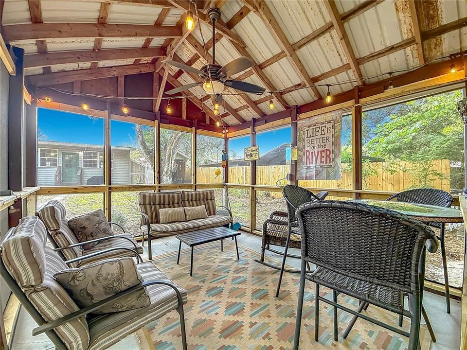 На продажу: $269,900 (2 спален, 2 ванн, 1584 Квадратных фут)